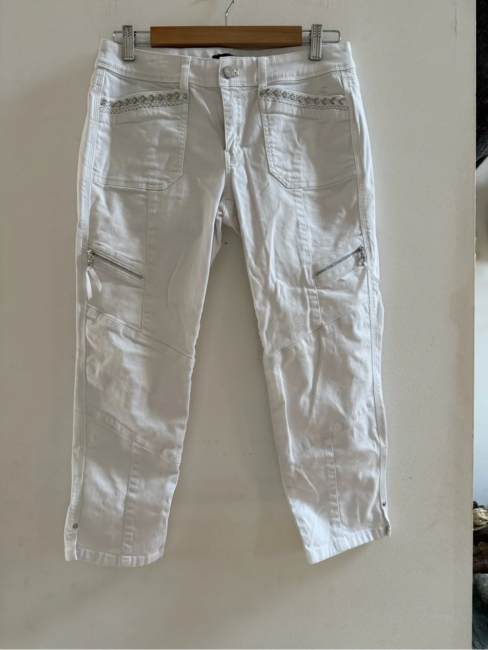 White House Black Market White Crop Pants Size 6 | Embellished Pocket Detail - Picture 2 of 7